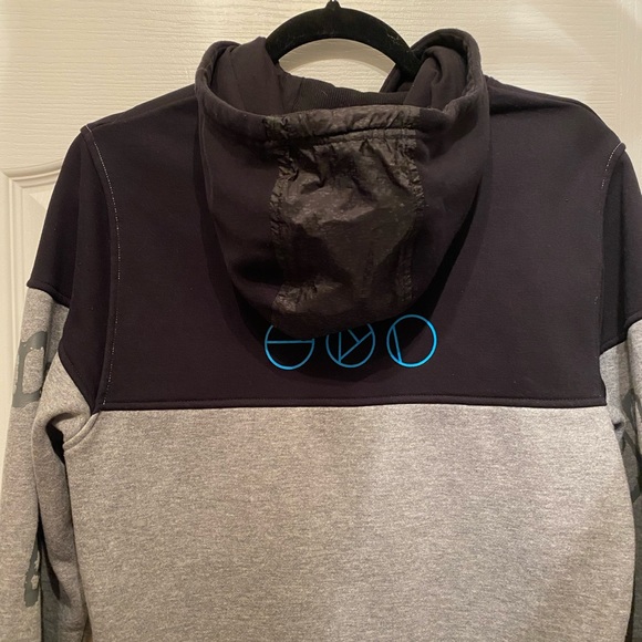 Bungie Rewards Prophecy Dungeon Hoodie. - Picture 3 of 4